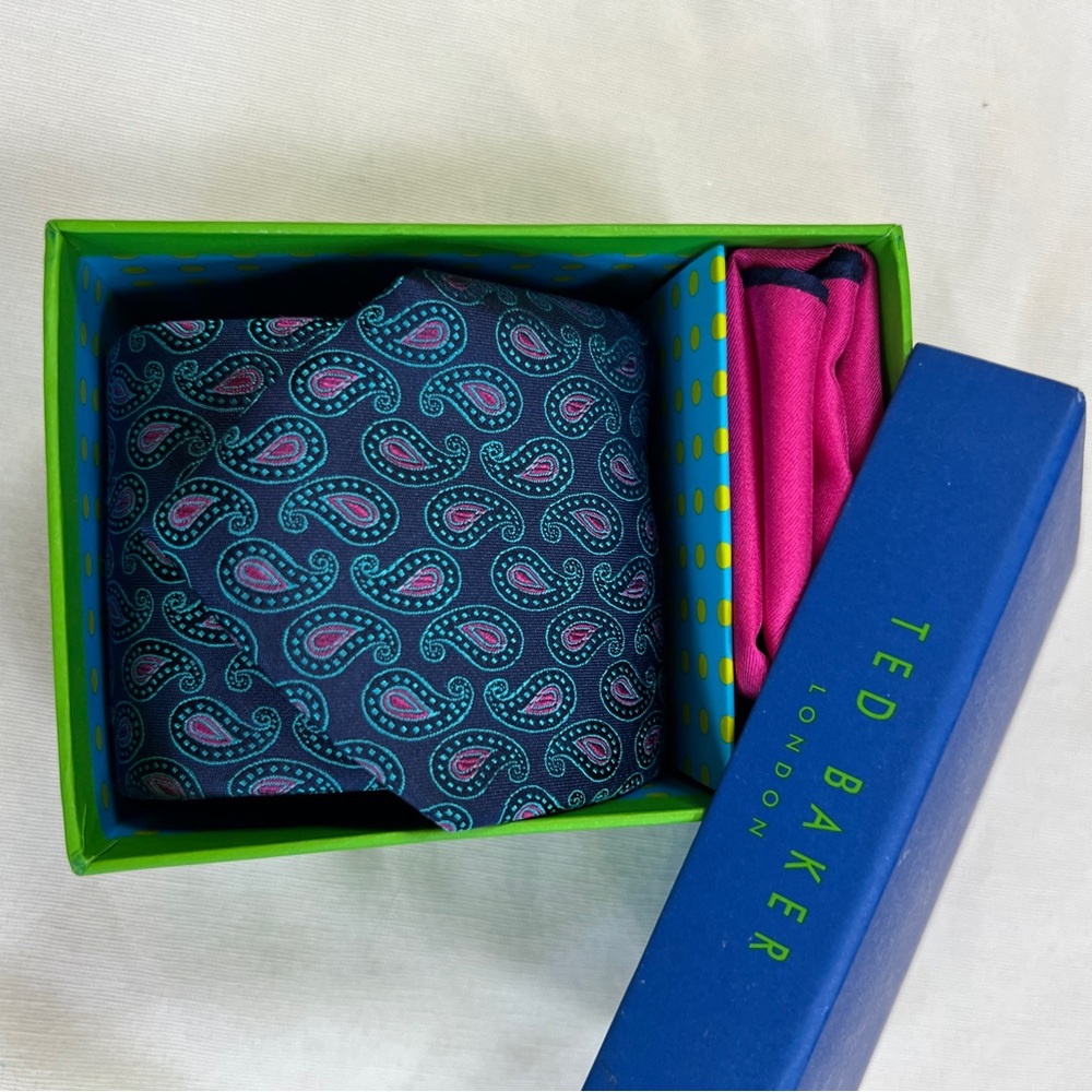 Ted Baker NIB necktie and pocket square set Paisley design